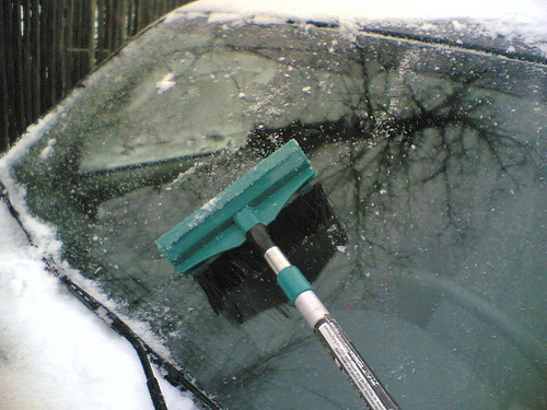 2 Ingredient Homemade Car De-Icer Spray - Removes Ice In Seconds