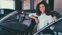 Woman refinancing her auto loan
