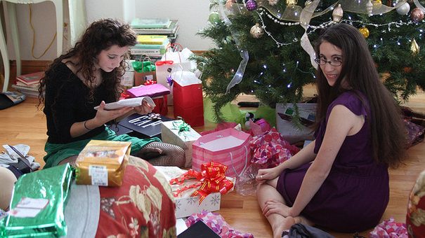 What to do with unwanted Christmas Presents - Recycle, donate and return  gifts