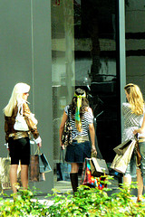 Shopping Girls